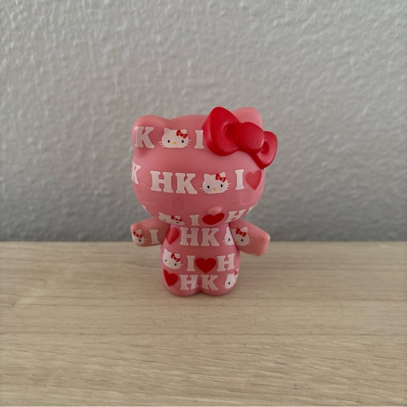 Hello Kitty Sanrio Pink Red Hearts Plastic Toy Figurine 2007 - Picture 2 of 4